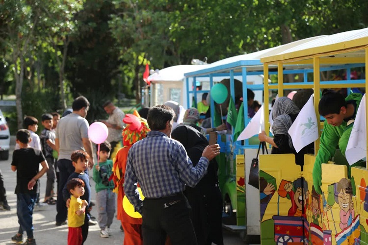 کارناوال شادی و عروسکی برگزار شد