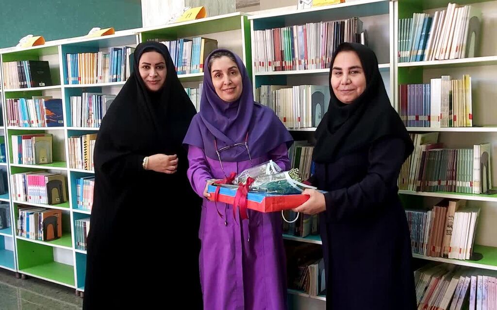 تقدیر متقابل مسئولان مجتمع آفرینش و مدارس طرح کانون مدرسه تقدیر متقابل مسئولان مجتمع آفرینش و مدارس طرح کانون مدرسه