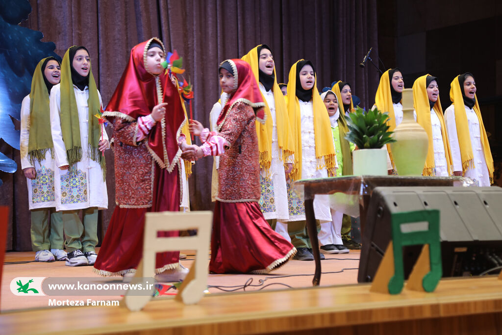 نغمه های روشن فردا گروه سرود دنیای قشنگ از یزد خوش درخشید