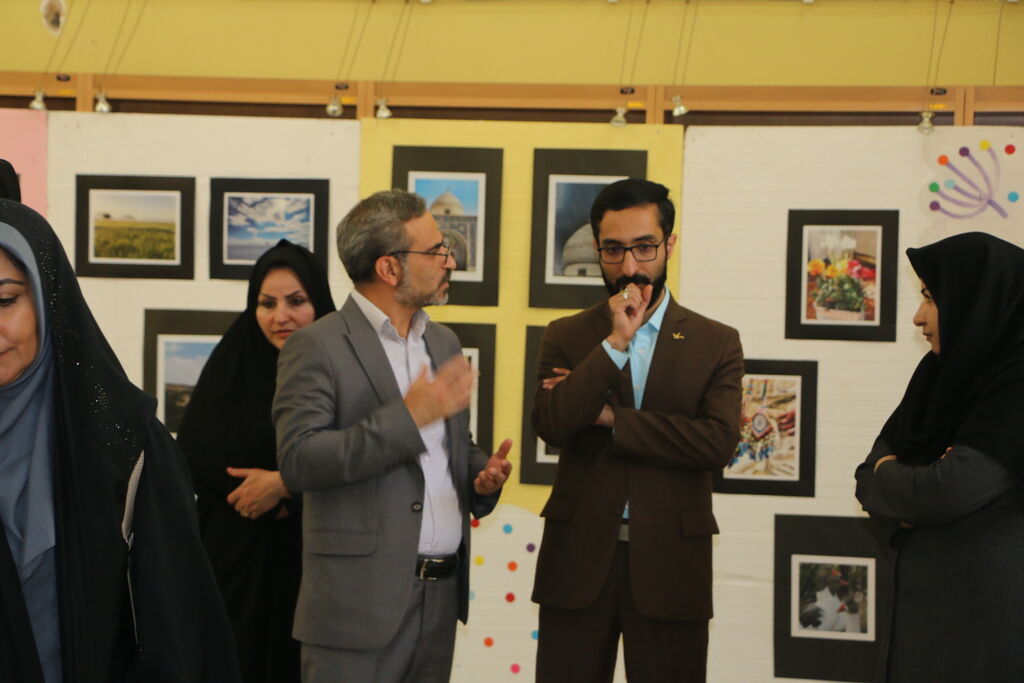 نمایشگاه گرامیداشت هفته معلم