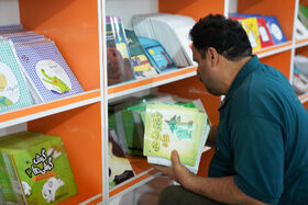 آماده سازی غرفه کانون در سی و پنجمین نمایشگاه بین المللی کتاب تهران