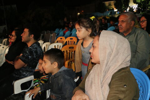 3بچه های روستاهای گردخون، کوشکک و بلوار اتحاد شیراز به تماشای برنامه های جذاب تماشاخانه سیار نشستند./ عکاس سمیه کشاورز