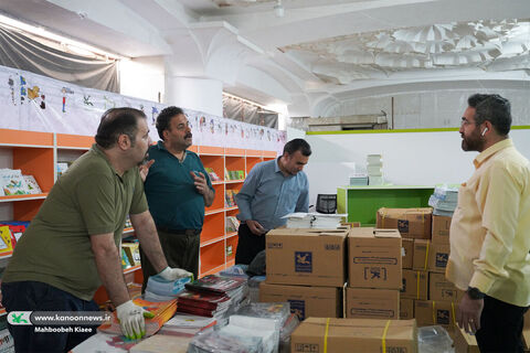 آماده سازی غرفه کانون در نمایشگاه بین المللی کتاب تهران