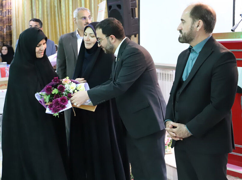 معلمی حرفهای تمامعیار در عرصه تعلیم و تربیت است