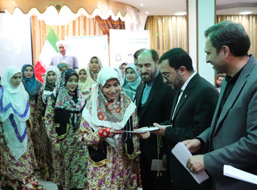 معلمی حرفهای تمامعیار در عرصه تعلیم و تربیت است