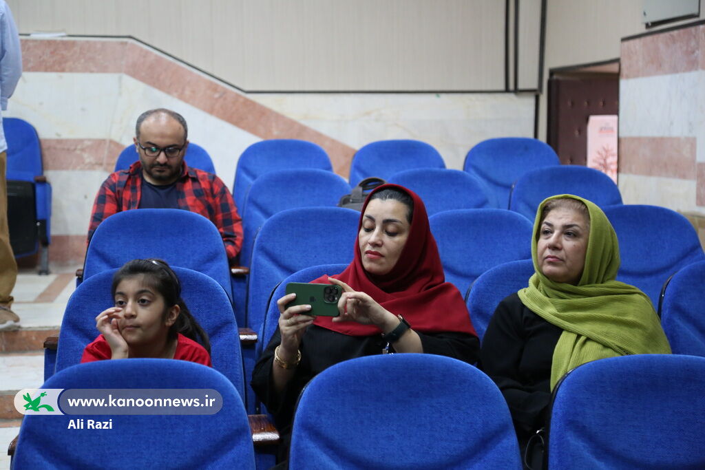 آشنایی مربیان و مخاطبان با تاثیر تربیتی هنر نمایش بر یادگیری اجتماعی نوجوانان