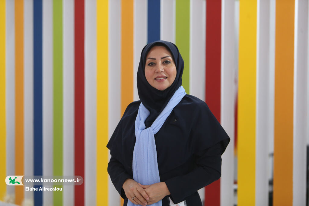 قصهگوهای کانون در کنار فروشندهها/ قصه بهترین روش معرفی کتاب است