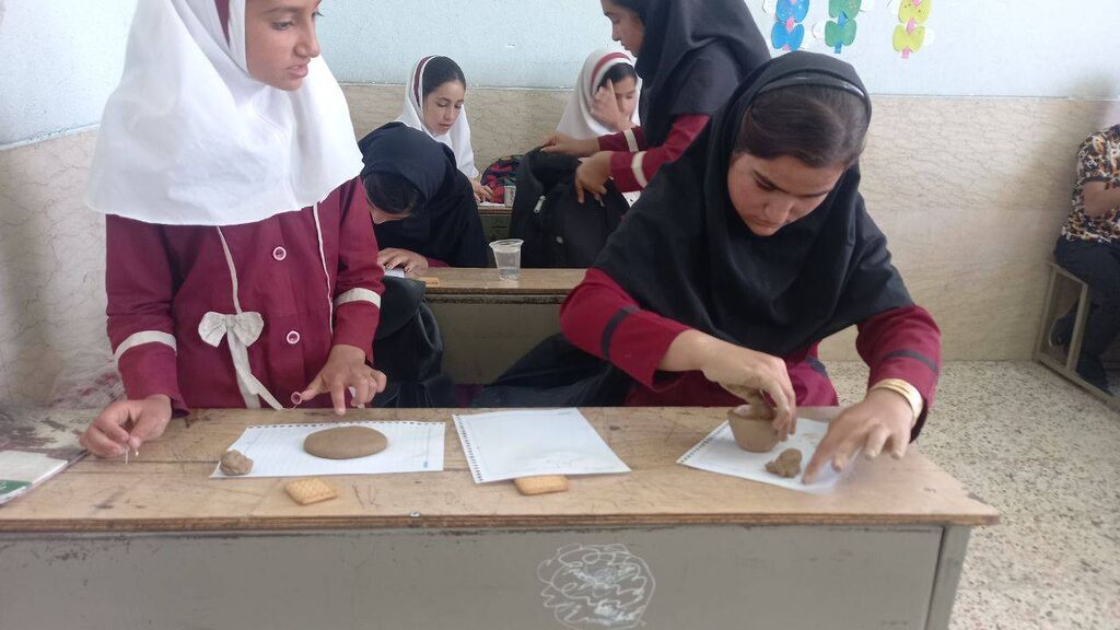 ویژه برنامه «پیک امید کانون» زرین دشت با همکاری حوزه بسیج الزهرا