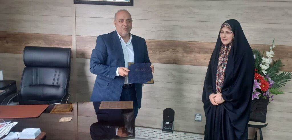 معلم وحدت آفرین و هویت بخش