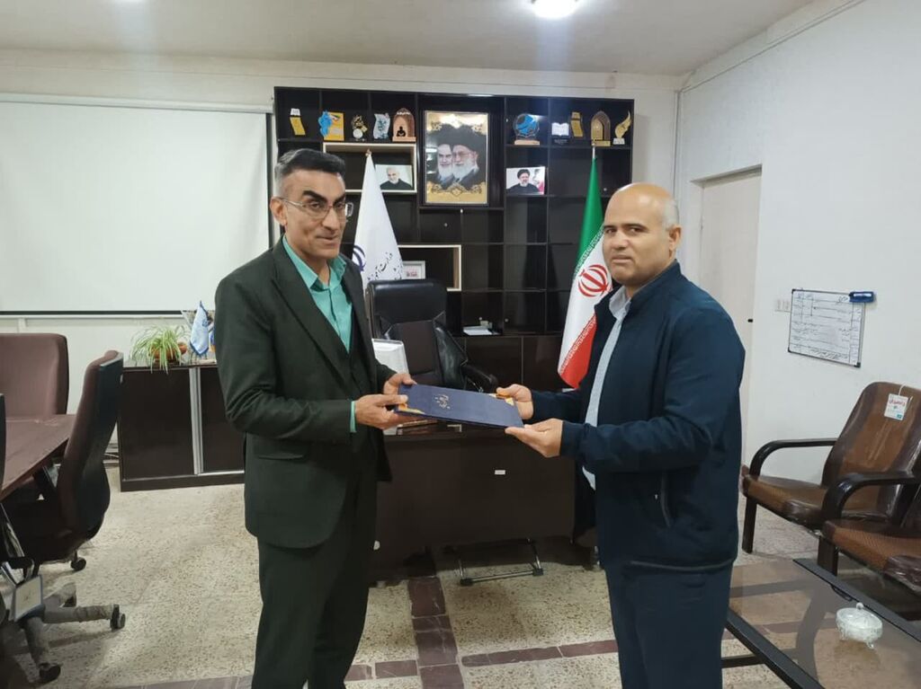 معلم وحدت آفرین و هویت بخش