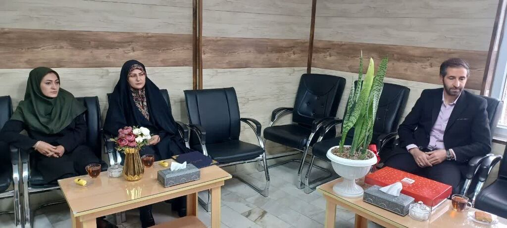 معلم وحدت آفرین و هویت بخش