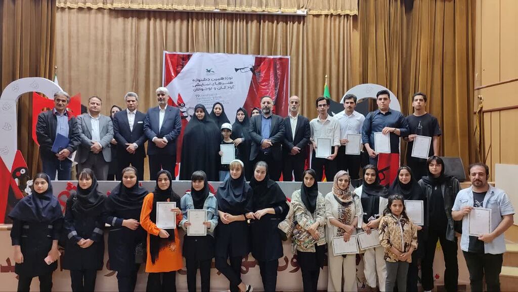 مدیرکل امور اجتماعی و فرهنگی استانداری ایلام :
هنر زیباترین و جذابترین مقوله در عرصه خلق کردن است