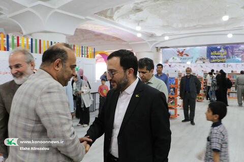 رونمایی از مجموعه «من به دنیا آمدهام» در نمایشگاه کتاب تهران