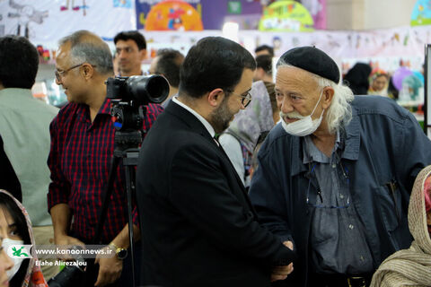 رونمایی از مجموعه «من به دنیا آمدهام» در نمایشگاه کتاب تهران