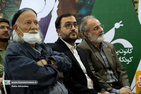 رونمایی از مجموعه «من به دنیا آمدهام» در نمایشگاه کتاب تهران