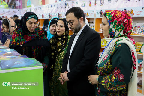 رونمایی از مجموعه «من به دنیا آمدهام» در نمایشگاه کتاب تهران