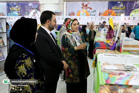 رونمایی از مجموعه «من به دنیا آمدهام» در نمایشگاه کتاب تهران