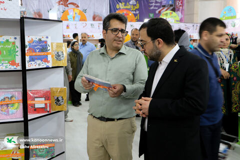 رونمایی از مجموعه «من به دنیا آمدهام» در نمایشگاه کتاب تهران