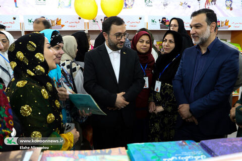 رونمایی از مجموعه «من به دنیا آمدهام» در نمایشگاه کتاب تهران