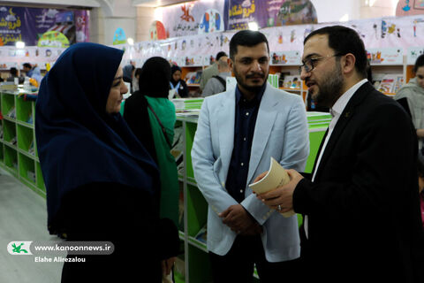 رونمایی از مجموعه «من به دنیا آمدهام» در نمایشگاه کتاب تهران