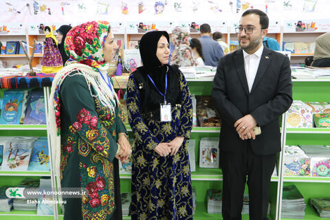 رونمایی از مجموعه «من به دنیا آمدهام» در نمایشگاه کتاب تهران