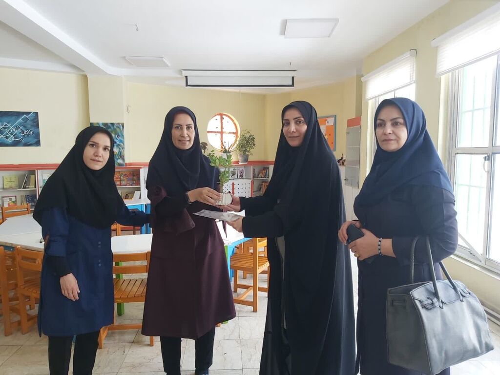 تجلیل از معلمان همکار در برنامهی ملی کانون- مدرسه در البرز