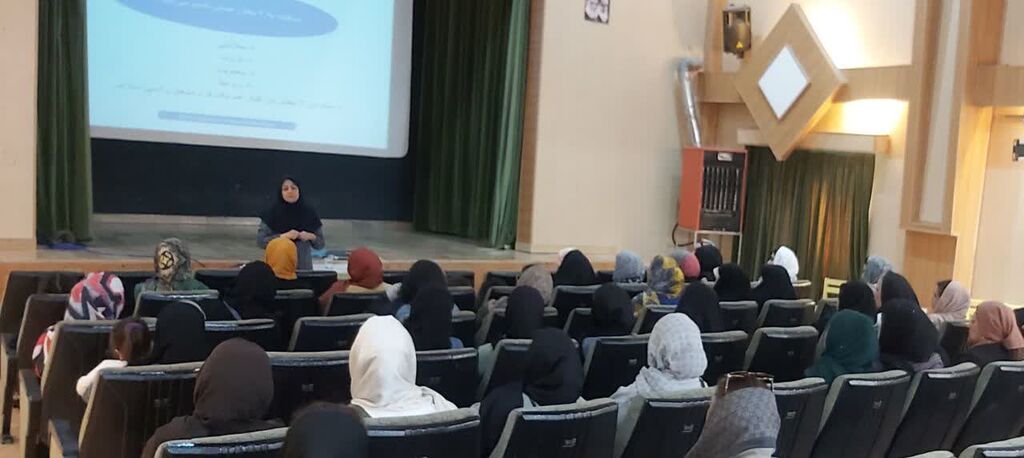 نشست با والدین دانش آموزان برنامه کانون – مدرسه / معرفی فعالیتهای تابستانی در مرکز شماره ۲ کانون کرج