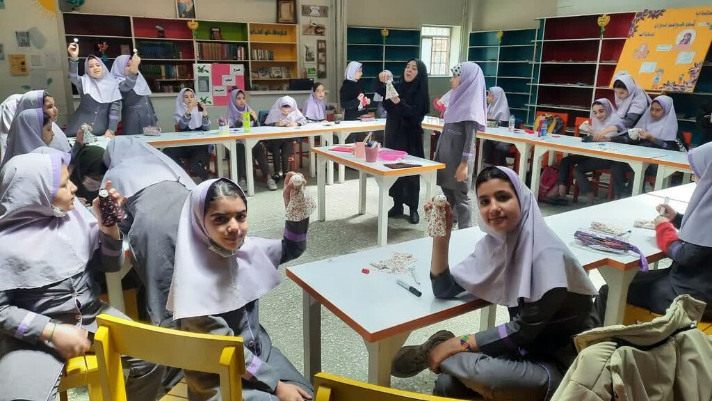 آموزش دوخت چادر عروسک در مرکز 2 همدان انجام شد