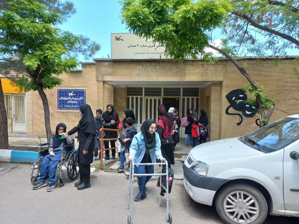 تشکیل کلاس" بازیهای حرکتی برای کودکان کمتوان جسمی " در مرکز 3 همدان