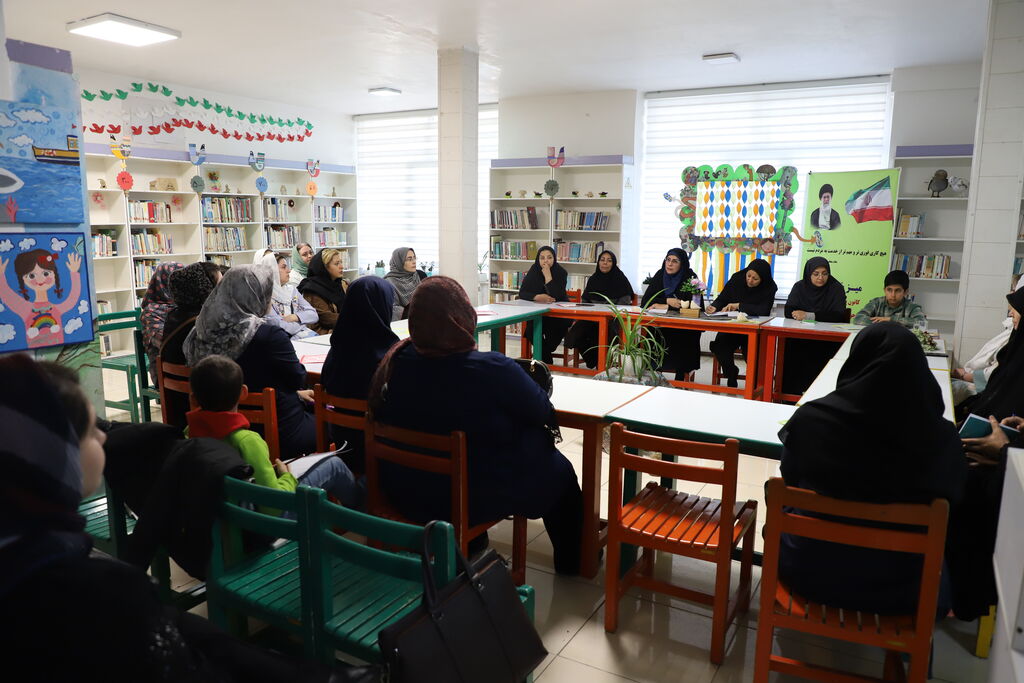 مدیرکل پای صحبت خانواده ها و اعضای نوجوان/ کانون خانه ای برای مهربانی