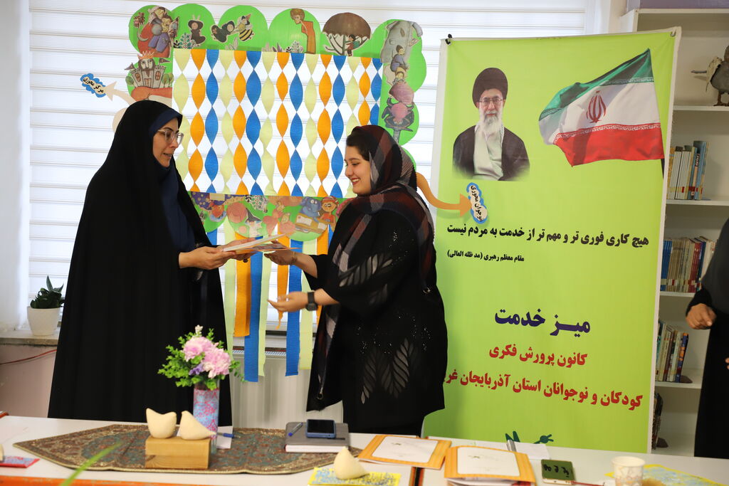 مدیرکل پای صحبت خانواده ها و اعضای نوجوان/ کانون خانه ای برای مهربانی