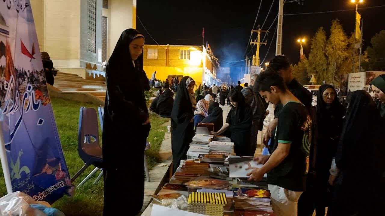 نمایشگاه کتاب کانون کرمانشاه در بقعهی احمدابن اسحاق