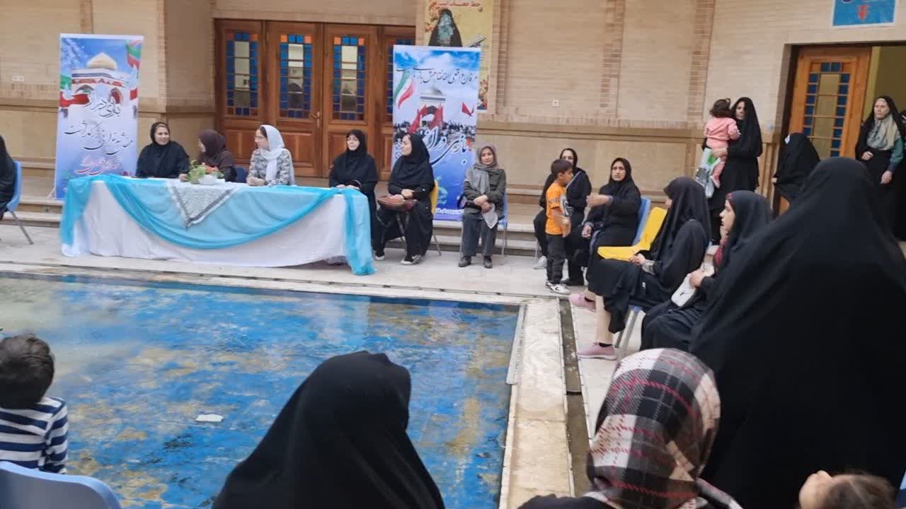 محفل شعرخوانی در بقعهی احمدابن اسحاق سرپلذهاب