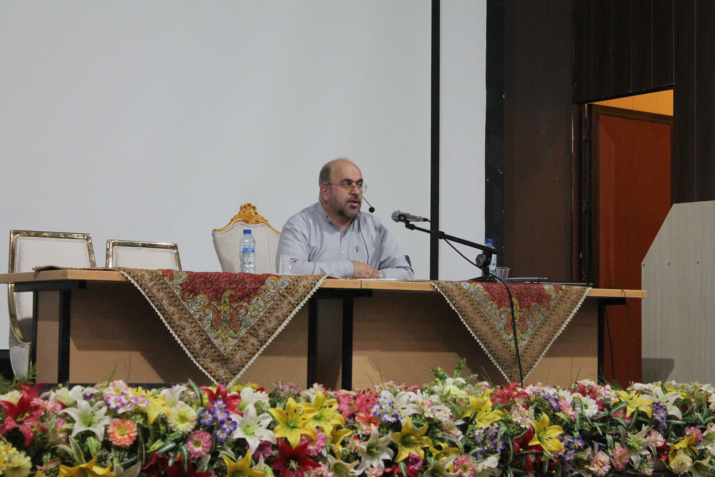 نشست مسئولین خوزستان معاون فرهنگی در نشست با مسئولین و مربیان کانون خوزستان: 
محیط سازی نقش جدی در فرآیند تربیتی دارد