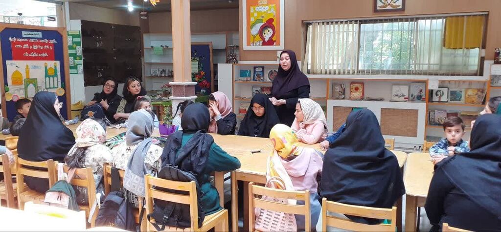 3 کارگاههای هنری  مادر و دختر  در مرکز شماره ۲ کانون تبریز