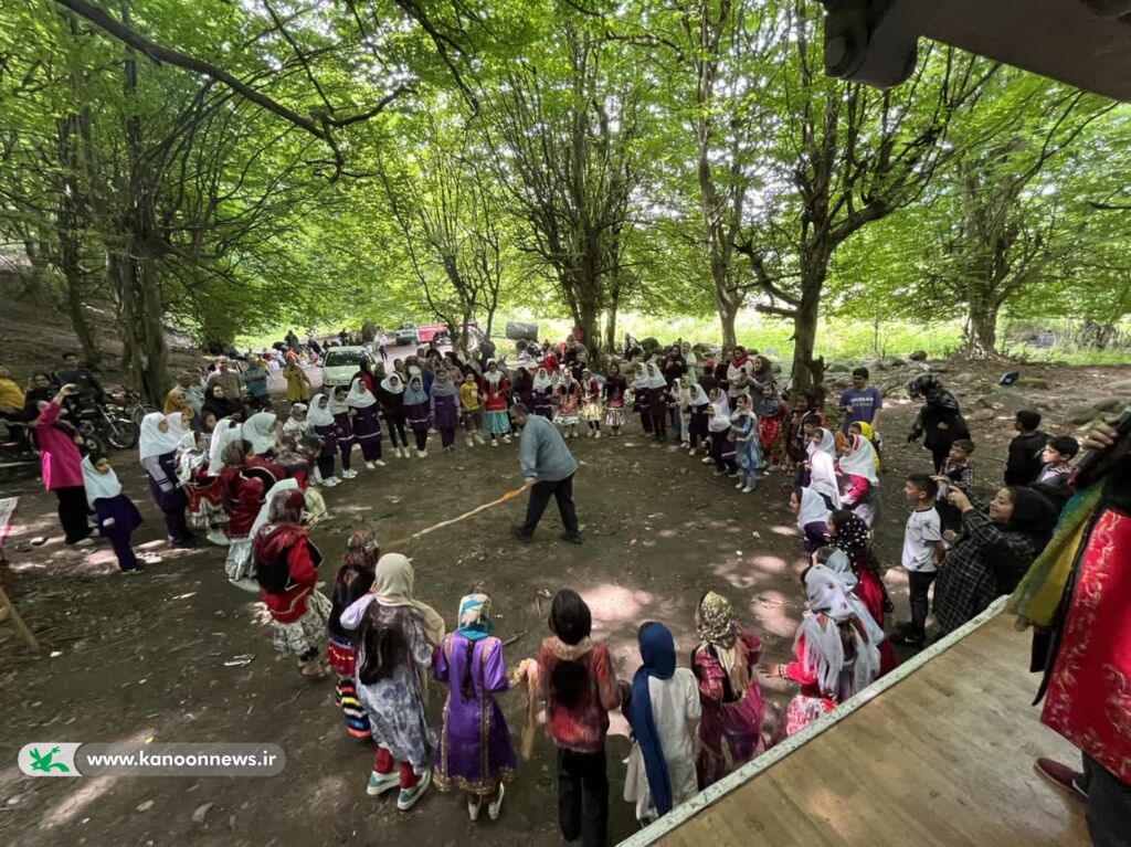 «شادمانه»ی کتابخانهی سیار روستایی گرگان در روستای جعفرآباد شورای کتابخانههای سیار و پستی کانون  تشکیل شد