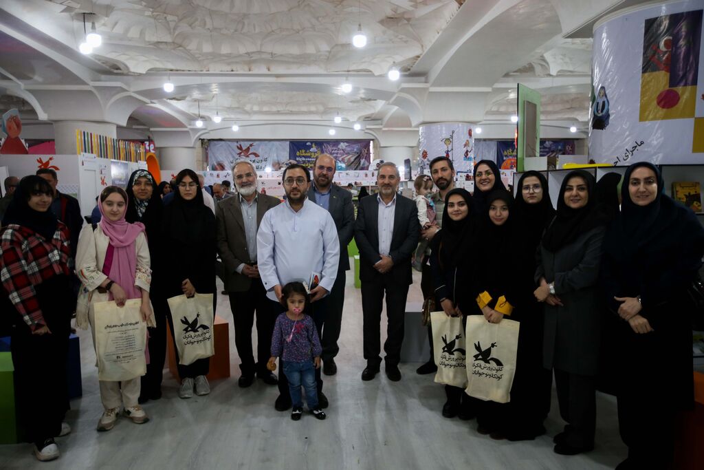 حضور اعضای کانون استان قزوین در نشست ادبی زادروز حضرت معصومه (س) در نمایشگاه کتاب