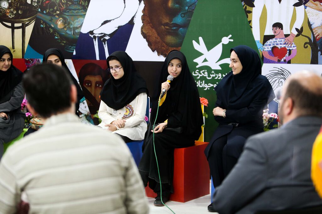 حضور اعضای کانون استان قزوین در نشست ادبی زادروز حضرت معصومه (س) در نمایشگاه کتاب