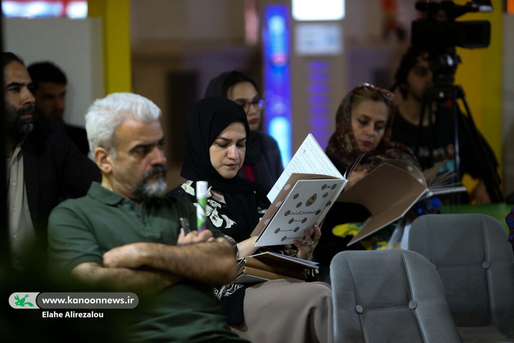 برای مخاطب کتاب مینویسیم یا هنرمندان؟