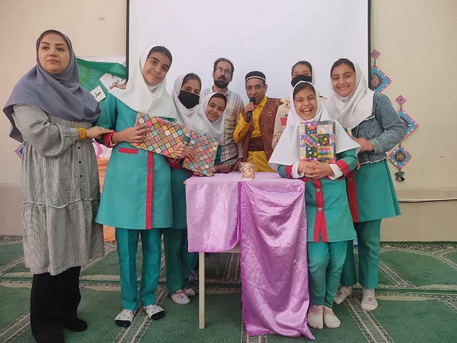 پیک امید کانون اصفهان در مدارس داران به اجرای برنامه پرداخت