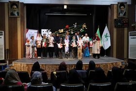 گزارش تصویری آیین اختتامیه مرحله استانی نوزدهمین جشنواره «هنرهای نمایشی کودکان و نوجوانان» کانون قزوین