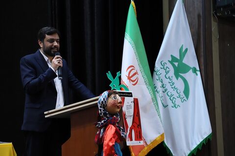 گزارش تصویری آیین اختتامیه مرحله استانی نوزدهمین جشنواره «هنرهای نمایشی کودکان و نوجوانان» کانون قزوین