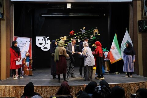 گزارش تصویری آیین اختتامیه مرحله استانی نوزدهمین جشنواره «هنرهای نمایشی کودکان و نوجوانان» کانون قزوین