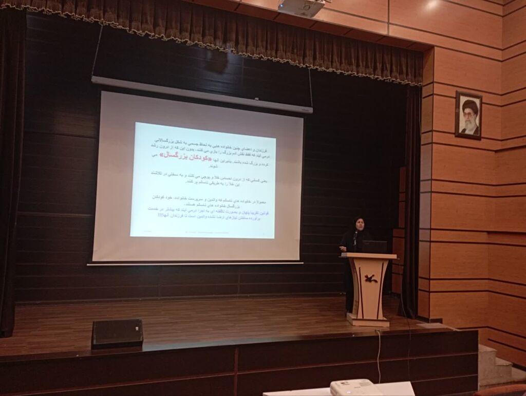 نشست خانواده نشست خانوادهی سالم در کانون کرمانشاه