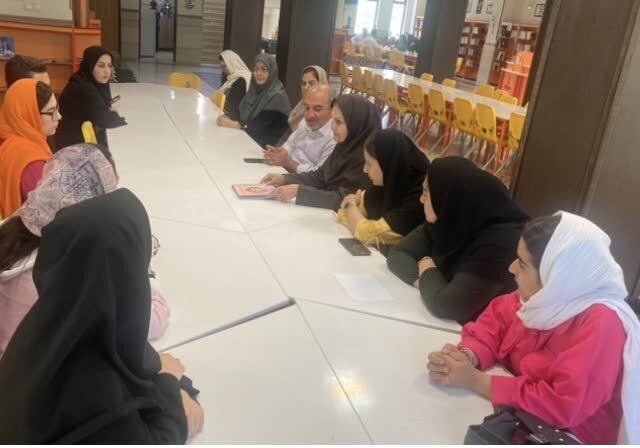 انجمن ادبی قاصدک نشست انجمن ادبی قاصدک در مرکز شماره ۴ کرمانشاه