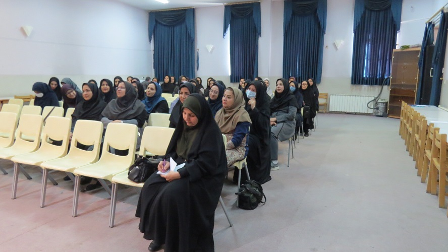 تأکید بر امید آفرینی و هویت بخشی در گردهمایی مربیان فرهنگی ، هنری و ادبی