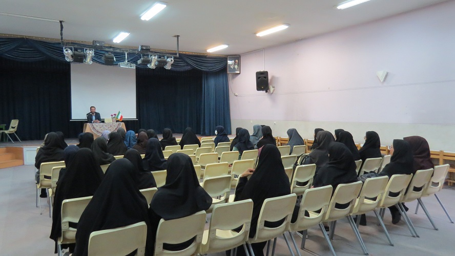 تأکید بر امید آفرینی و هویت بخشی در گردهمایی مربیان فرهنگی ، هنری و ادبی