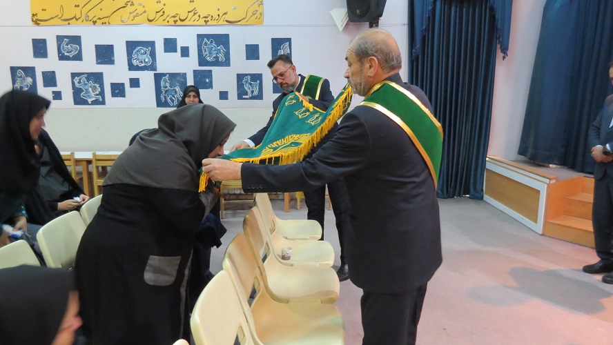 استقبال مربیان کانون از پرچم متبرک آستان قدس رضوی