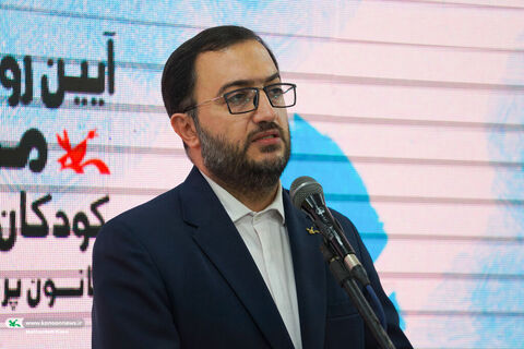مدیرعامل کانون در آیین رونمایی از «مجموعهی شعر کودک و نوجوان»