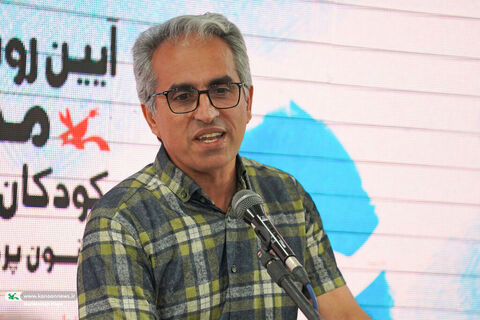 مدیرعامل کانون در آیین رونمایی از «مجموعهی شعر کودک و نوجوان»